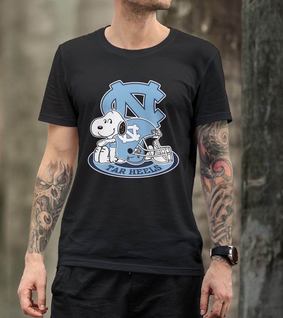 North Carolina Tar Heels Snoopy Football Helmet T-Shirt