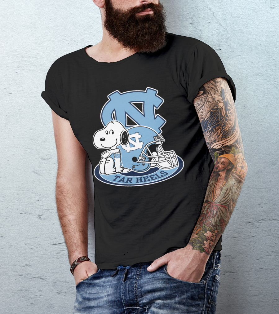North Carolina Tar Heels Snoopy Football Helmet T-Shirt