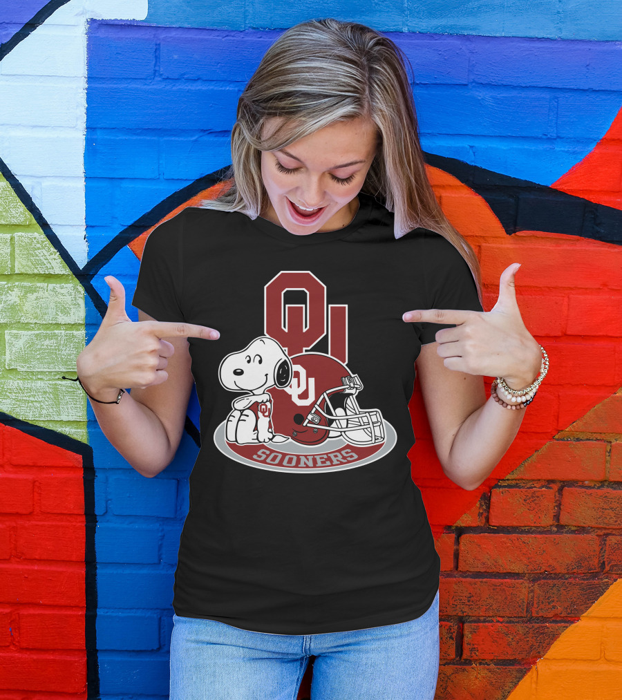 Oklahoma Sooners Snoopy Ou Helmet T-Shirt