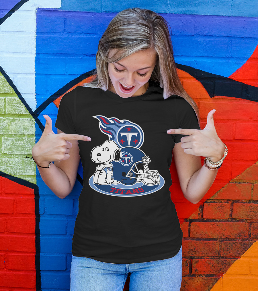 Tennessee Titans Snoopy Football Mascot T-Shirt