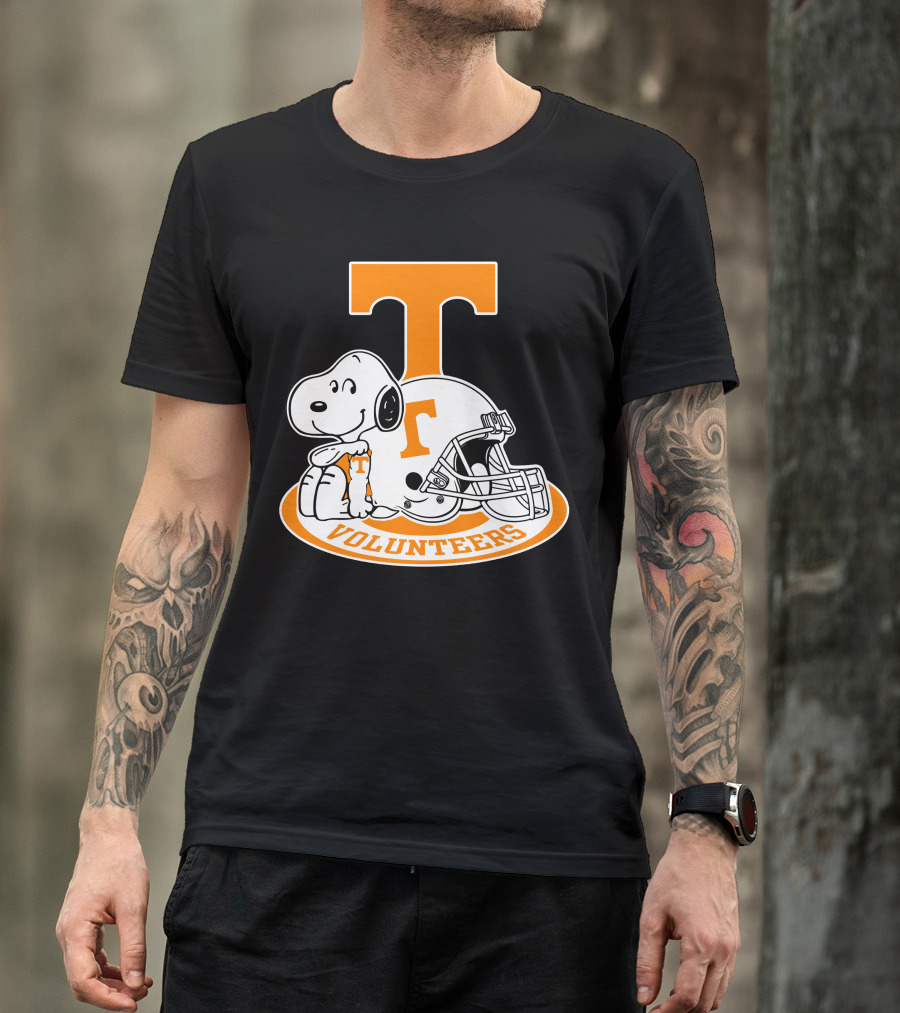 Snoopy Tennessee Volunteers Football Helmet T-Shirt
