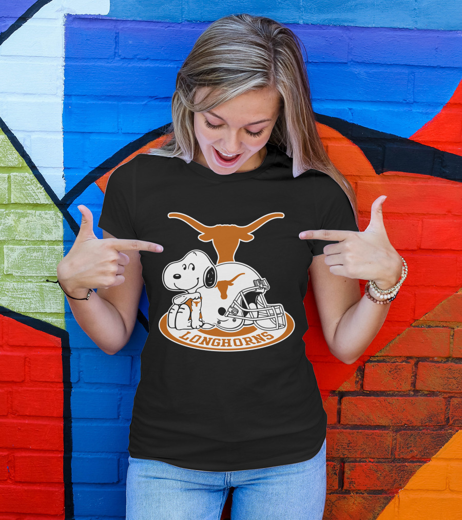 Texas Longhorns Snoopy Football Helmet T-Shirt