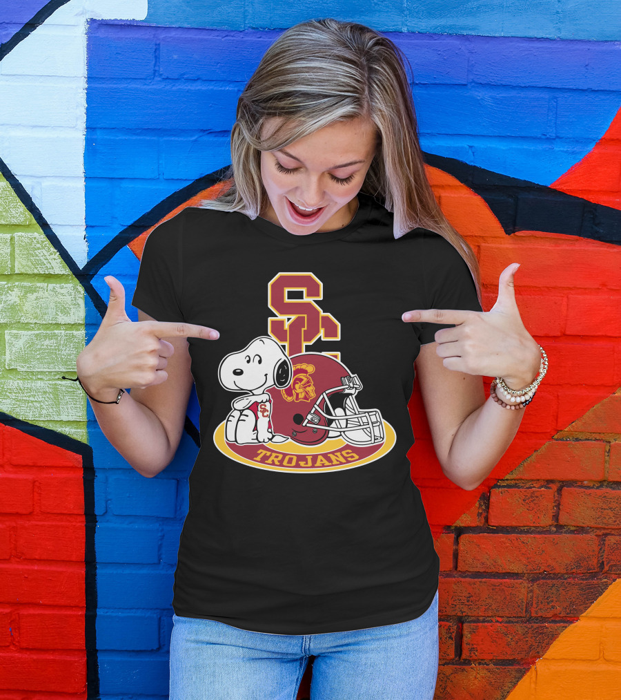 Usc Trojans Snoopy Football Helmet T-Shirt
