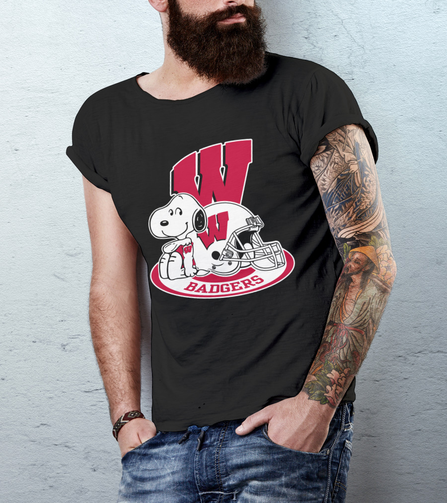 Wisconsin Badgers Snoopy Football Helmet T-Shirt