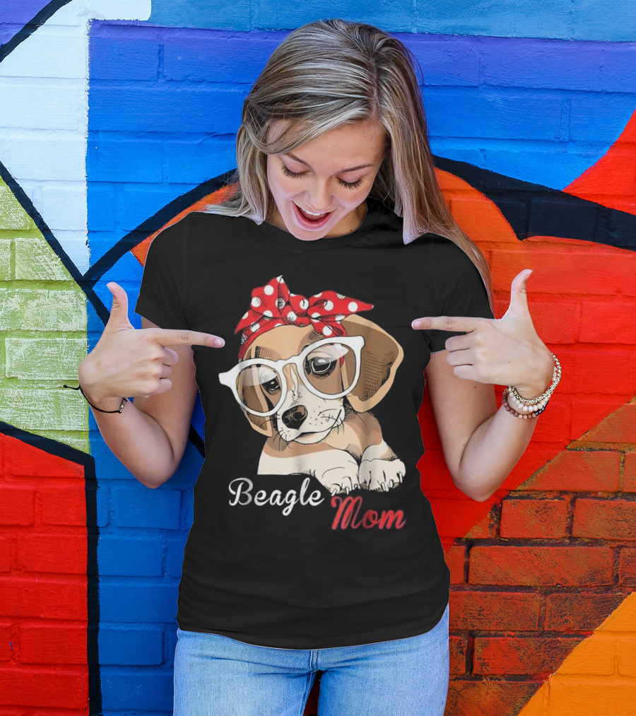 Beagle Mom For Beagle Dogs Lovers T-Shirt