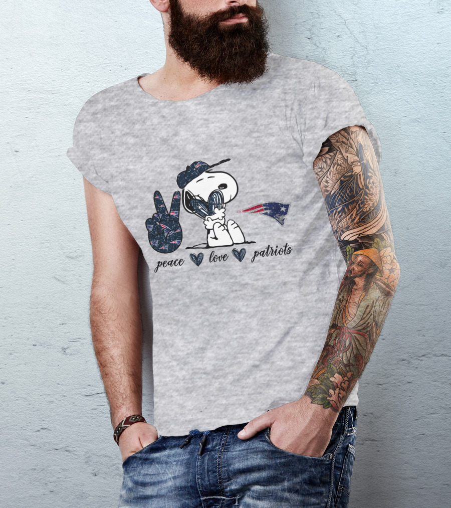 Peace Love Patriots Snoopy New England Patriots Fan T-Shirt