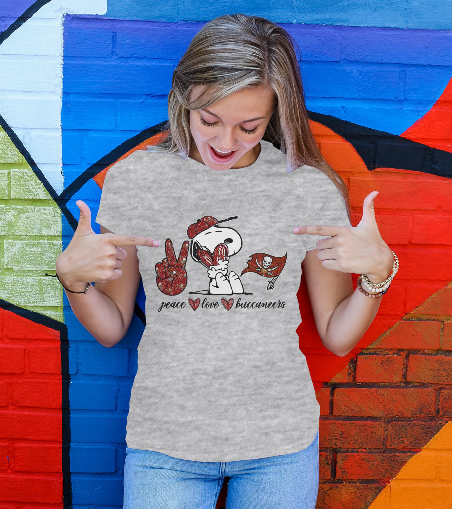 Peace Love Buccaneers Snoopy Tampa Bay Football Flag T-Shirt