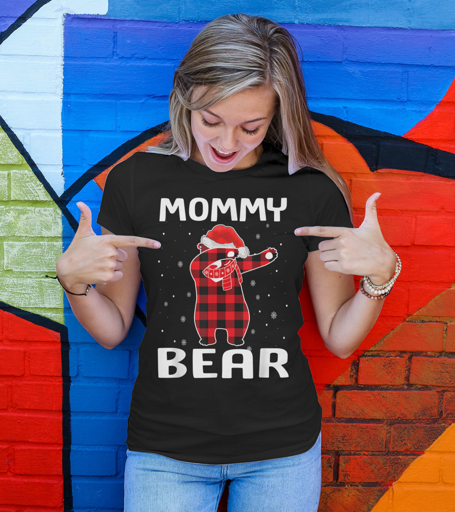 Mommy Bear Dabbing In Santa Hat And Scarf Christmas T-Shirt