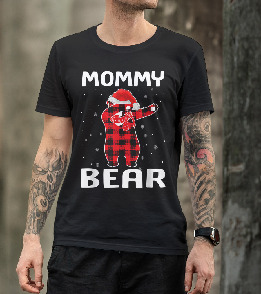 Mommy Bear Dabbing In Santa Hat And Scarf Christmas T-Shirt