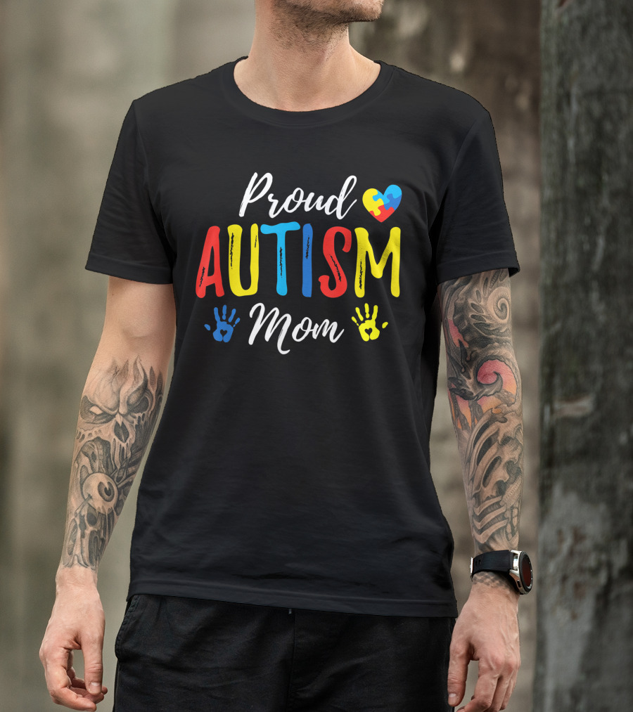 Proud Autism Mom Heart Puzzle Piece Hands Family Matching T-Shirt