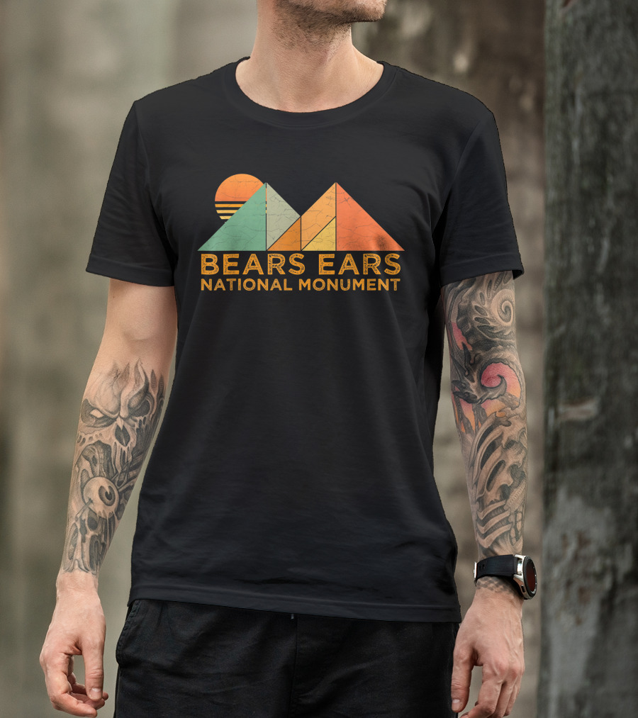 Retro Vintage Bears Ears National Monument Sunrise Mountain T-Shirt