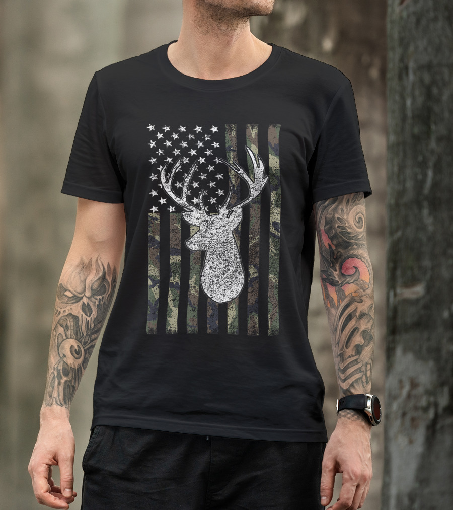 Whitetail Buck Deer Camouflage American Flag Hunting USA T-Shirt