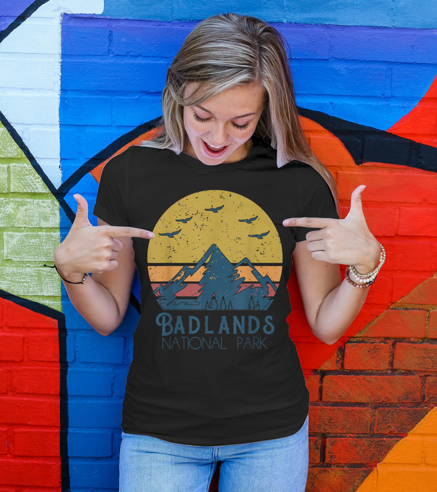 Badlands National Park South Dakota Retro Vintage Sunset Birds Landscape T-Shirt