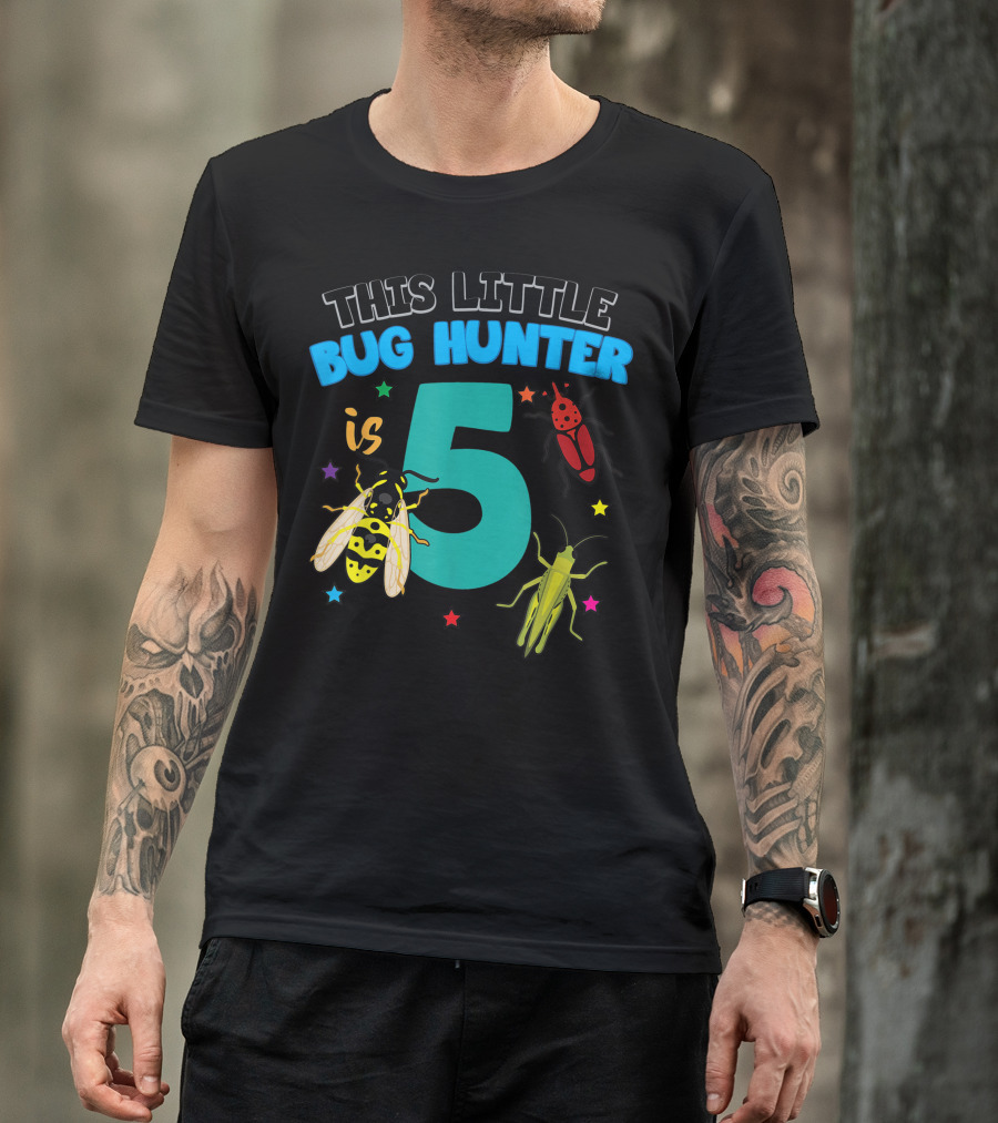 This Little Bug Hunter Is 5 Insect Birthday Girls Nummer Fünf Bees Beetles Grasshoppers Stars T-Shirt