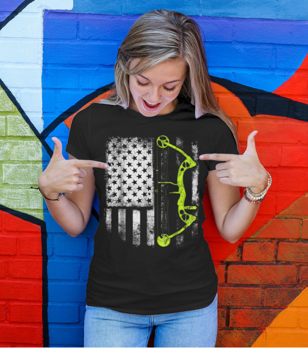Archery Compound Bow Grunge US Flag T-Shirt