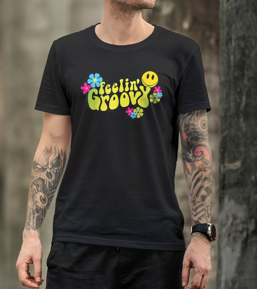 Feelin Groovy Vintage Good Vibes Smiley Flowers T-Shirt