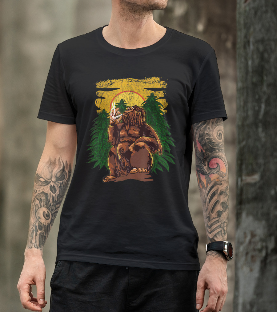 Bigfoot Sasquatch Marijuana Bong Cannabis Weed Scene T-Shirt