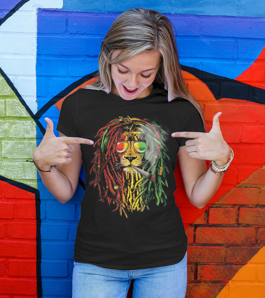 Reggae Music Jamaican Lion Smoking Weed Lovers Rasta Vibes T-Shirt