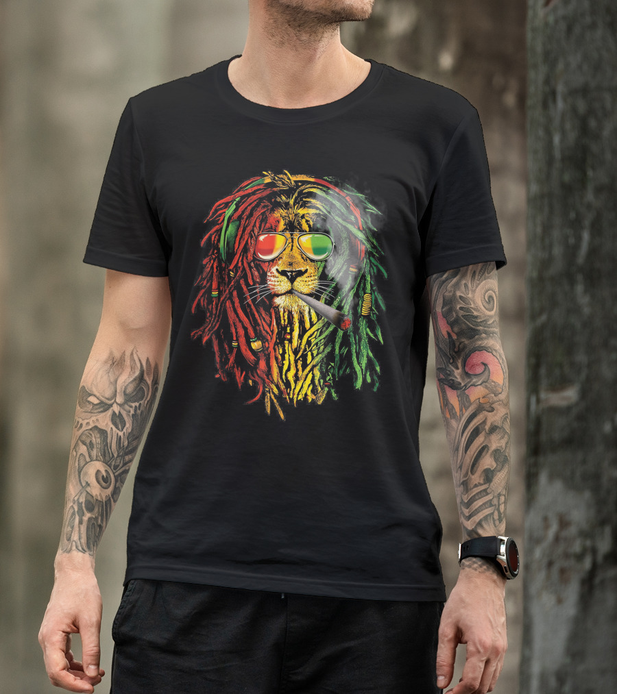 Reggae Music Jamaican Lion Smoking Weed Lovers Rasta Vibes T-Shirt
