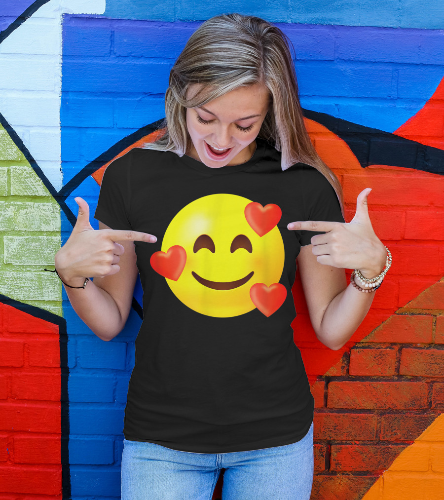 Happy Smile Emoticon With Red Heart Love Emojis T-Shirt