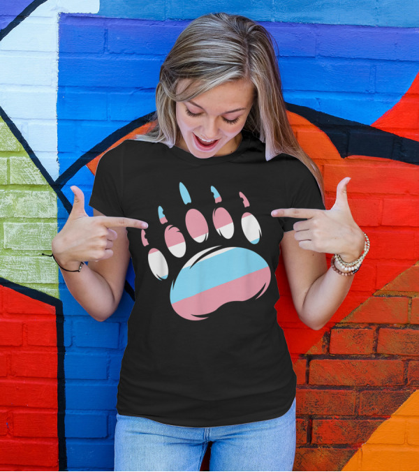 Bear Paw Transgender Mom Trans Pride Flag T-Shirt
