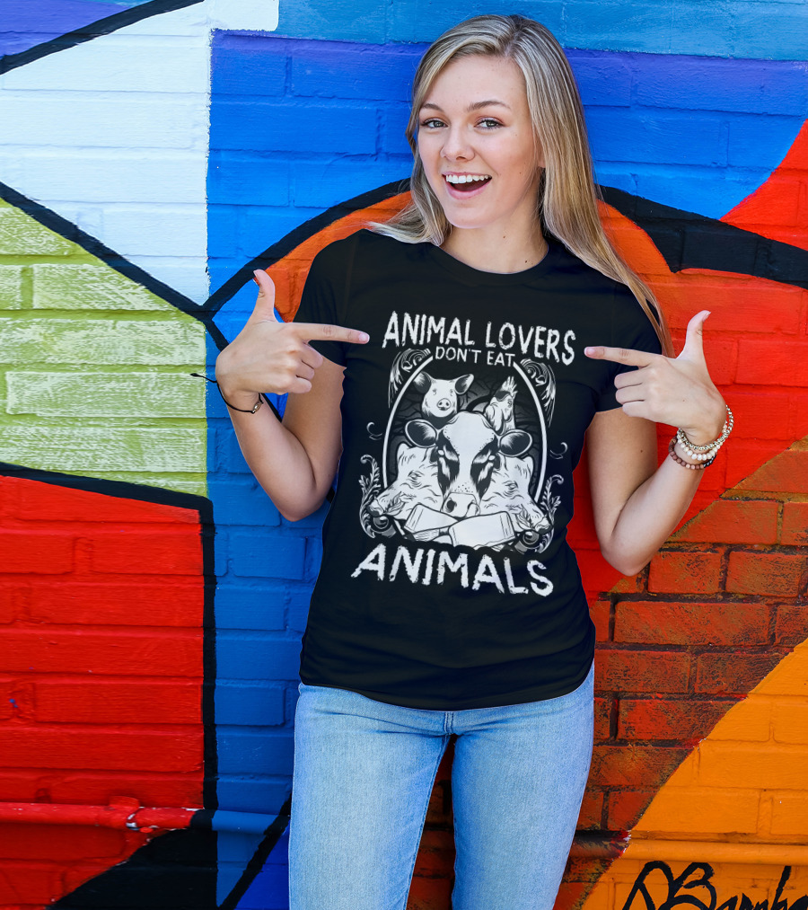 ANIMAL LOVERS DON'T EAT ANIMALS VEGETARIAN COW PIG CHICKEN T-Shirt