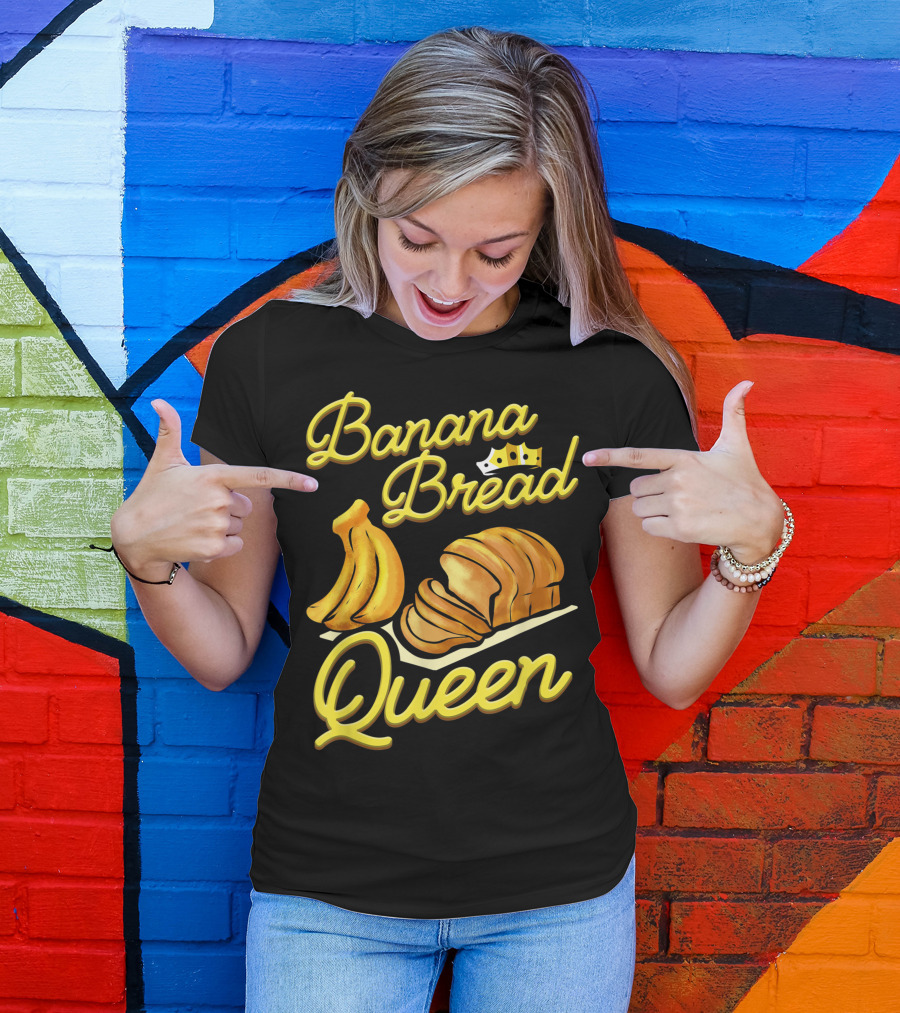 Banana Bread Queen Vegan Baker With Crown And Sliced Loaf T-Shirt