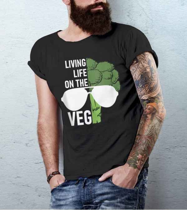 Living Life On The Veg Quirky Joke Vegetarian Vegan Broccoli Sunglasses T-Shirt