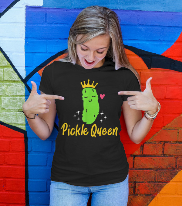 Pickle Queen Crowned Pickle With Heart And Sparkles T-Shirt