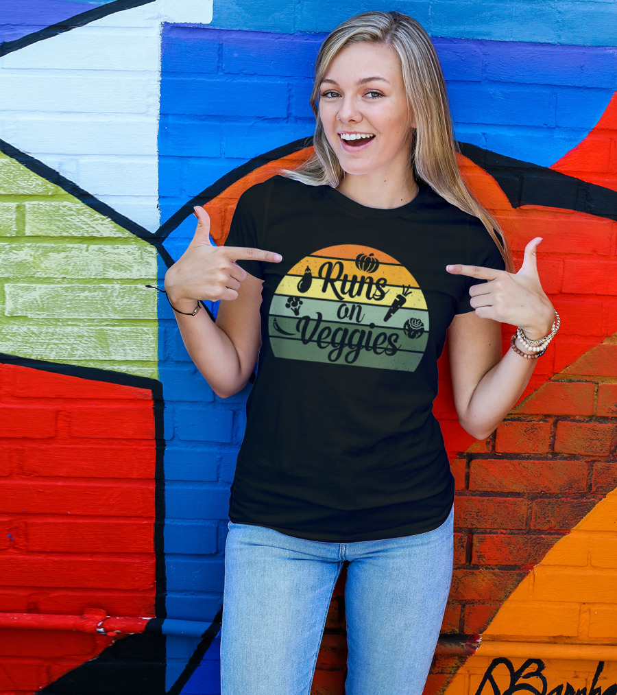 Retro Vintage Style Runs On Veggies Pumpkin Carrot Eggplant Cabbage T-Shirt
