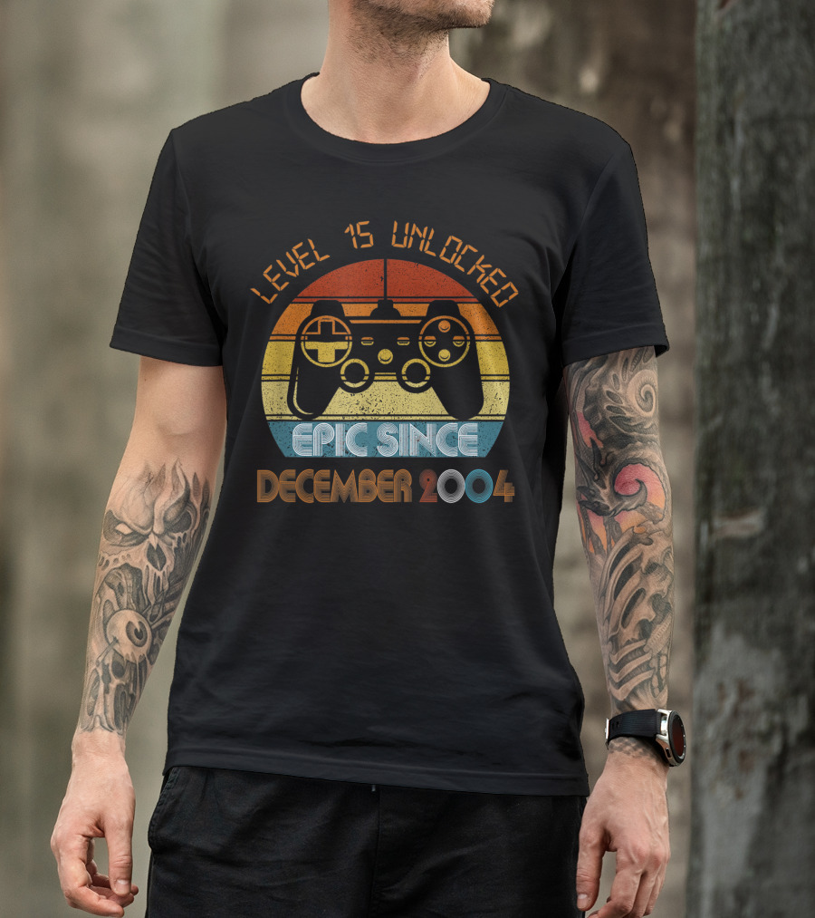Level 15 Unlocked Epic Since December 2004 Retro Game Controller T-Shirt