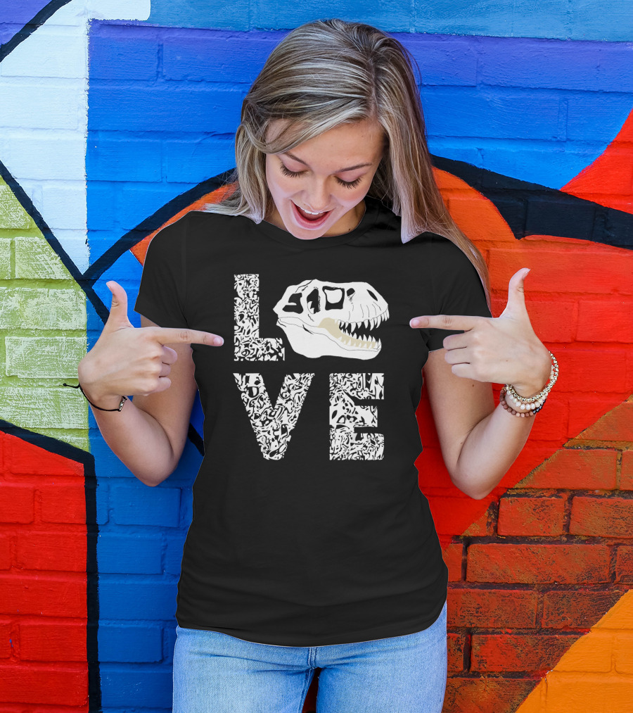 LOVE Fossil Hunting Rex Bone Hunter Dino Skull T-Shirt