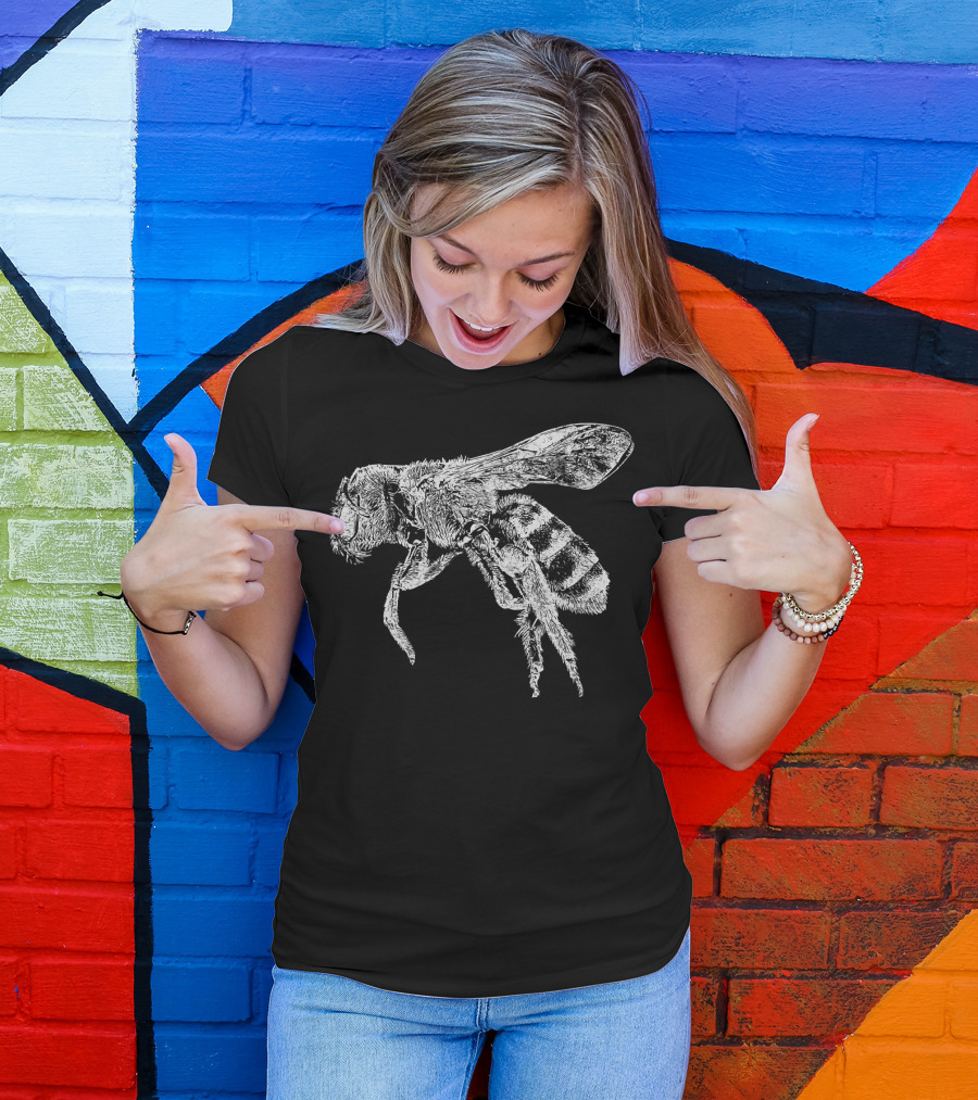 Great Distressed Cute Bee Sketch T-Shirt