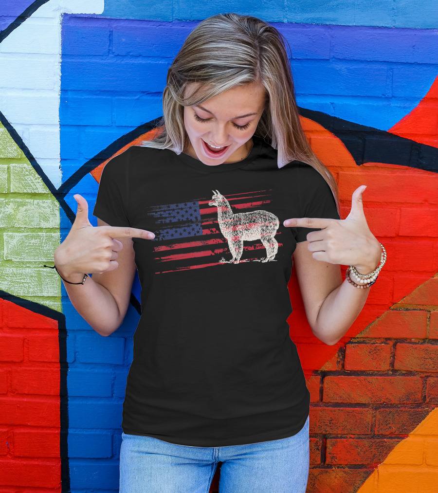 Alpaca Vicuna With US American Flag In Rustic T-Shirt