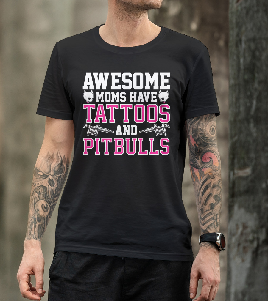 AWESOME MOMS HAVE TATTOOS AND PITBULLS WITH TATTOO MACHINES AND PITBULL HEADS T-Shirt
