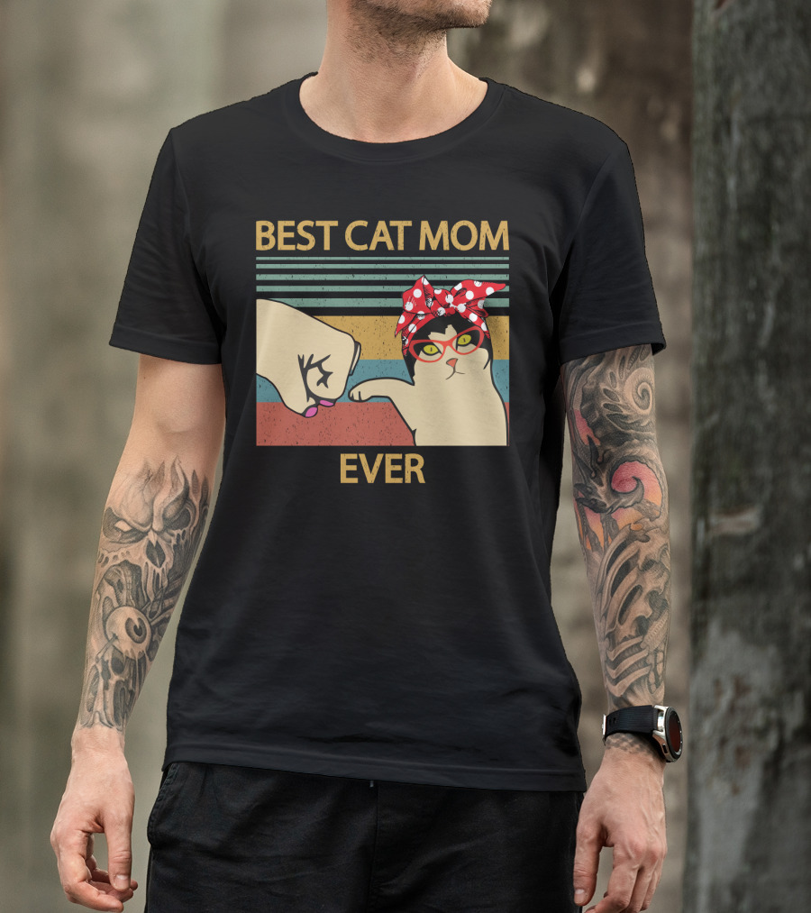 Best Cat Mom Ever Fist Bump Cat With Red Bandana And Glasses T-Shirt