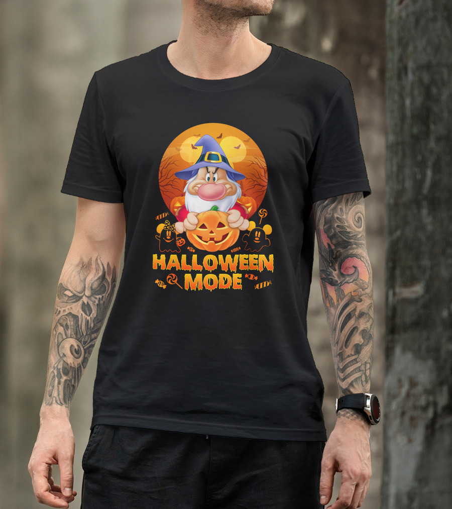 Grumpy Halloween Mode Wizard With Jack-O'-Lantern T-Shirt