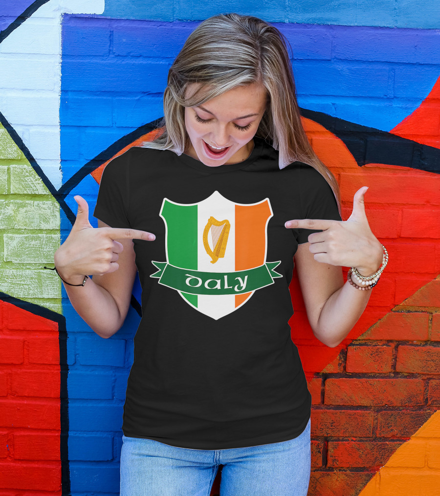 Daly Family Irish Harp Ireland Flag Crest T-Shirt