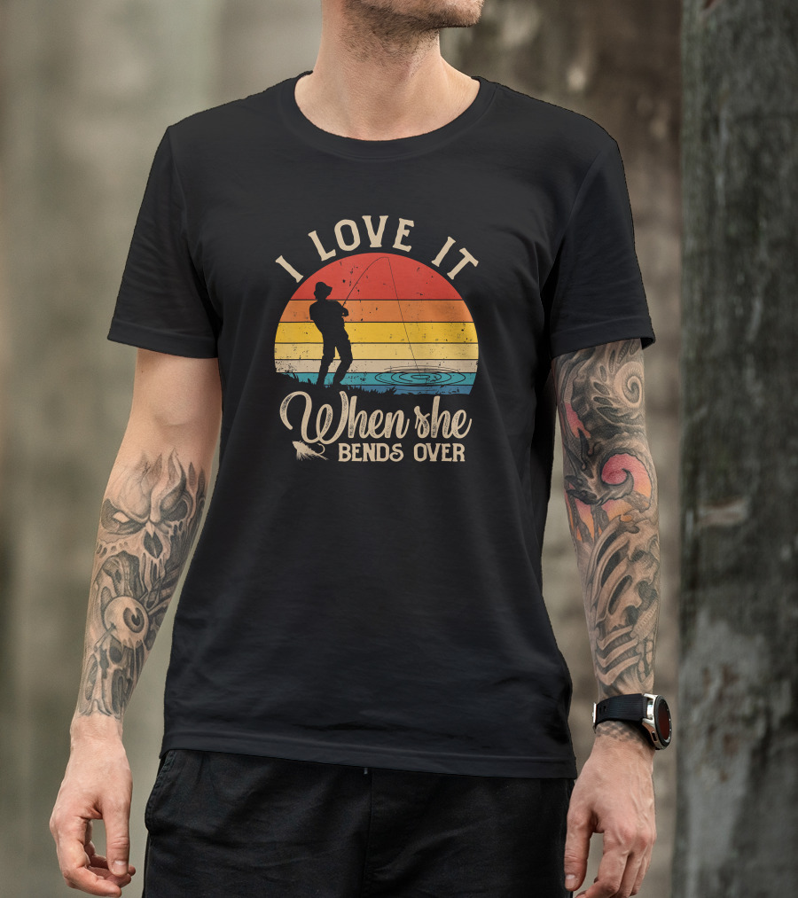 I Love It When She Bends Over Fishing Silhouette Retro Sunset T-Shirt