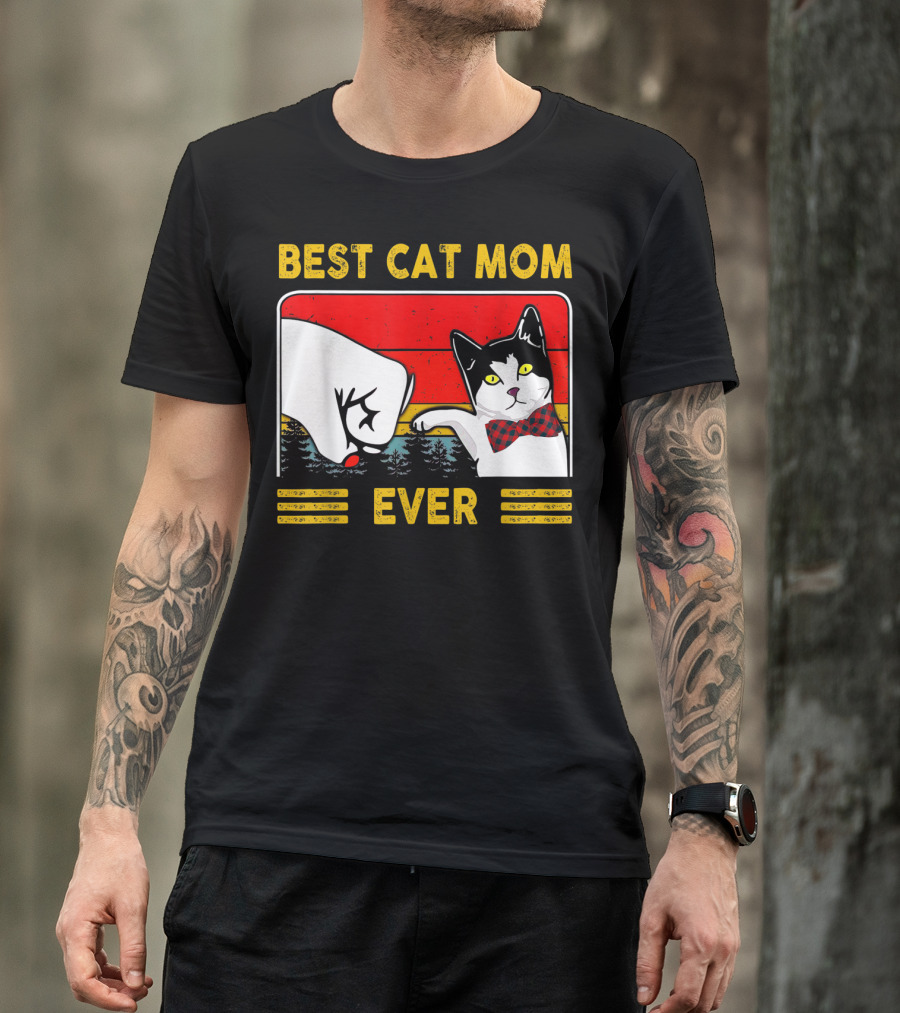 BEST CAT MOM EVER Retro Vintage Cat With Fist Bump And Bow Tie T-Shirt
