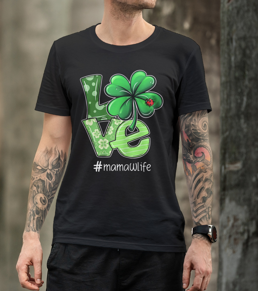 St Patricks Day LOVE Shamrock Clover Ladybug #mamawlife T-Shirt