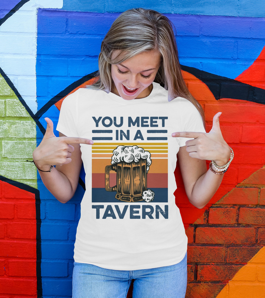 YOU MEET IN A TAVERN Beer Mug With D20 Dice And Vintage Stripes T-Shirt