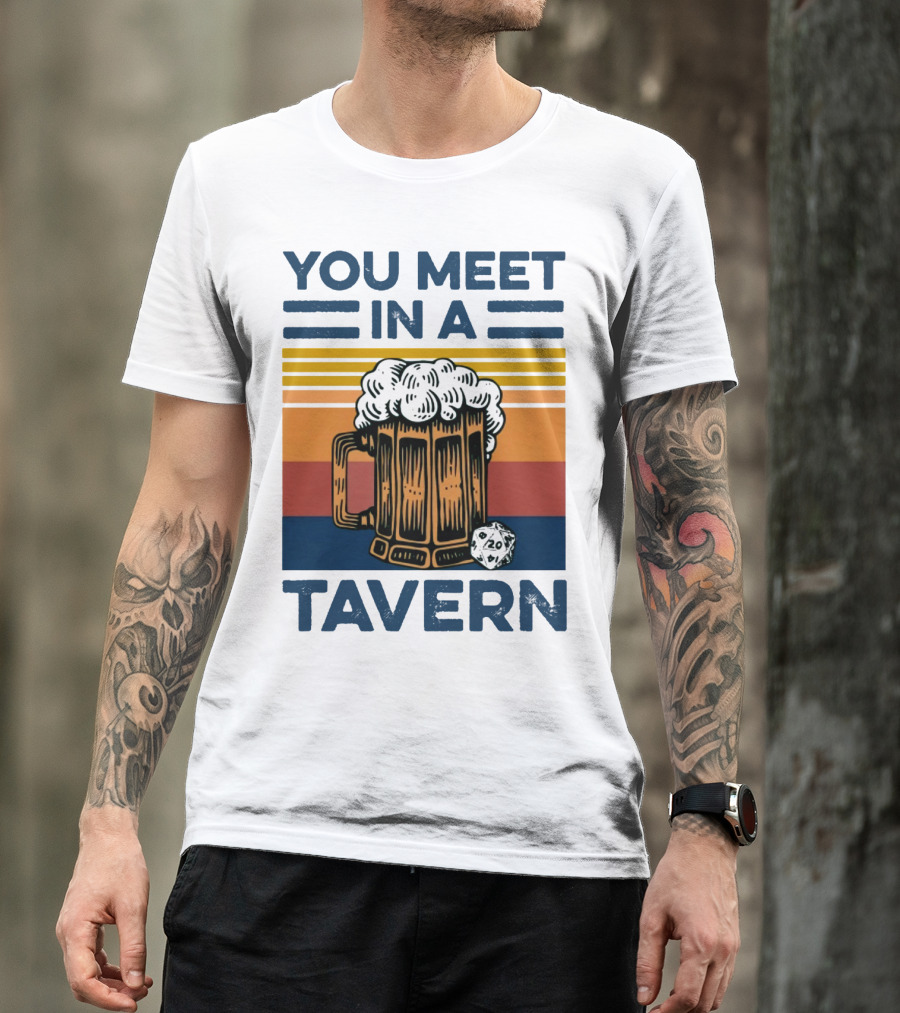YOU MEET IN A TAVERN Beer Mug With D20 Dice And Vintage Stripes T-Shirt