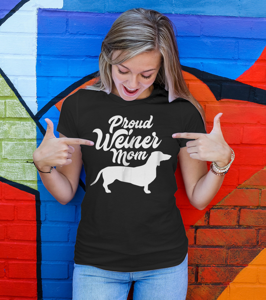 Proud Weiner Mom Dachshund Pet Women T-Shirt