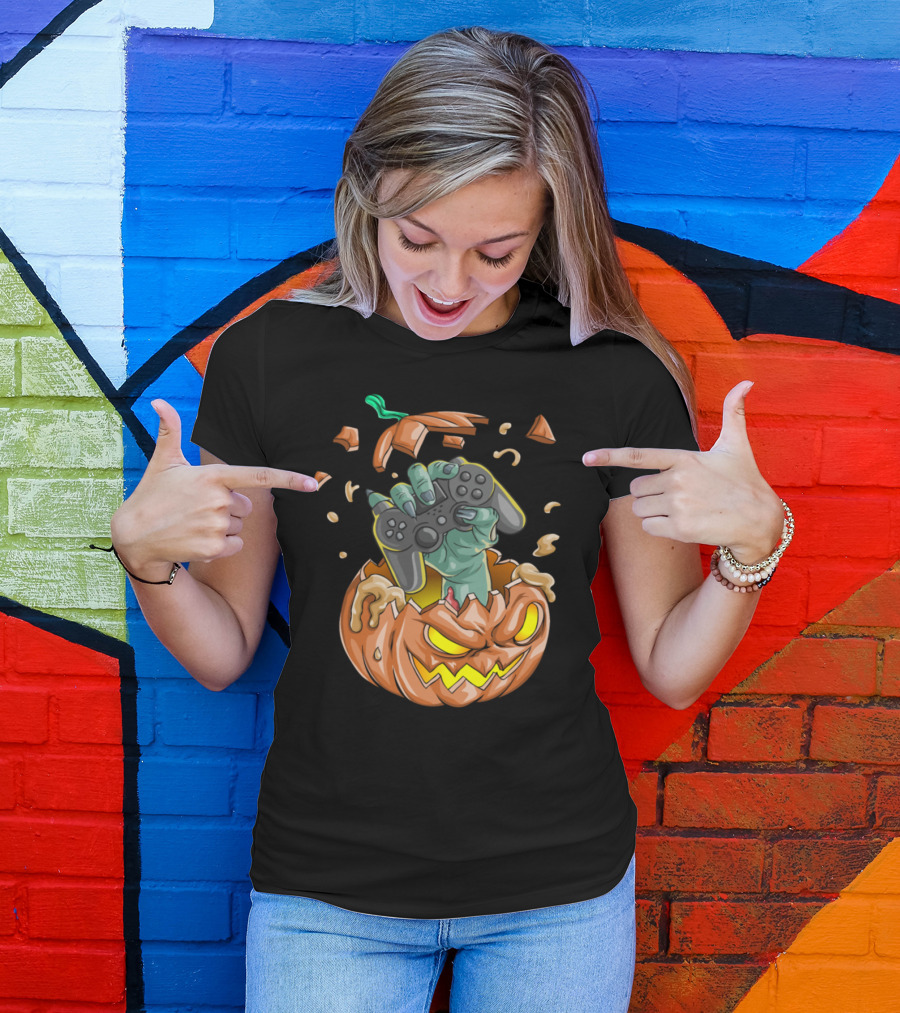 'Gamer Pumpkin Zombie Hand Holding Game Controller Halloween' T-Shirt