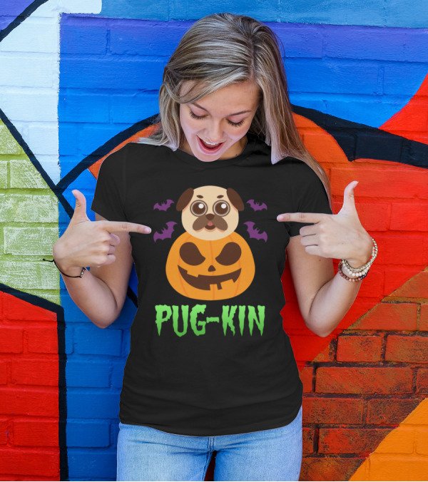 Pug-Kin Pug Inside Pumpkin With Purple Bats Halloween T-Shirt