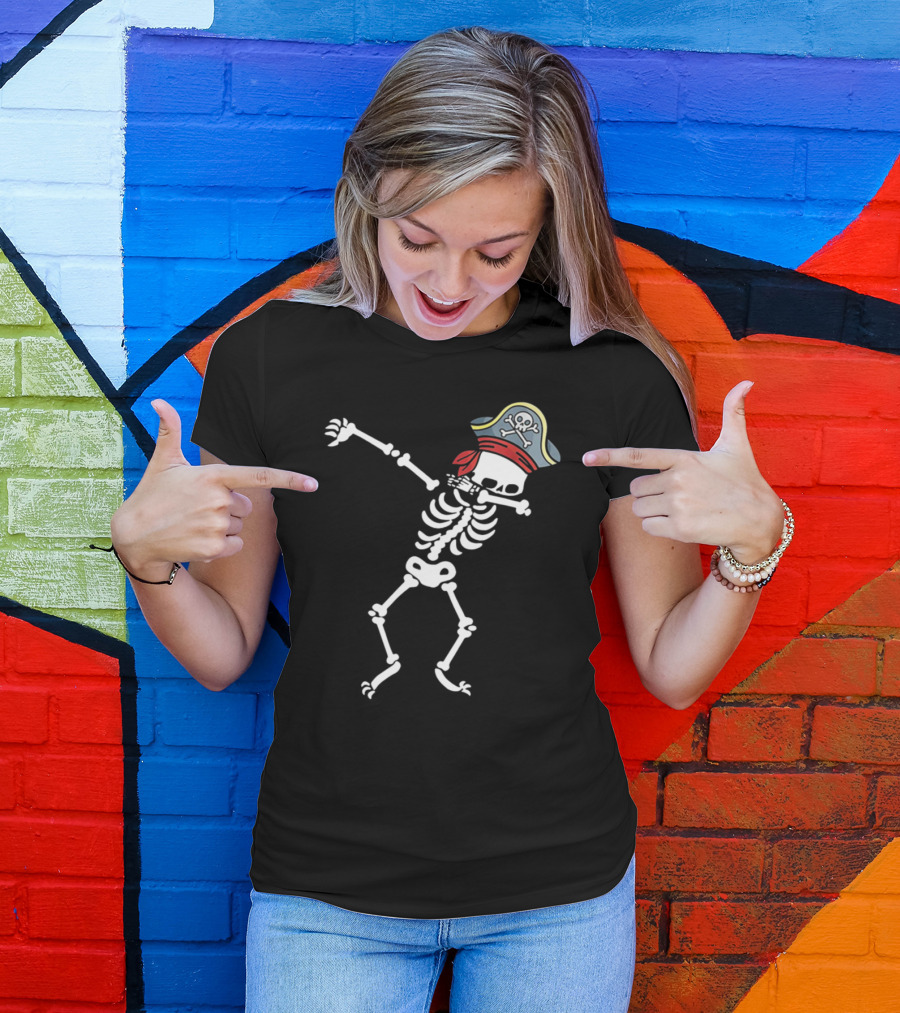 Pirate Skeleton Dabbing In Tricorn Hat With Skull And Crossbones T-Shirt