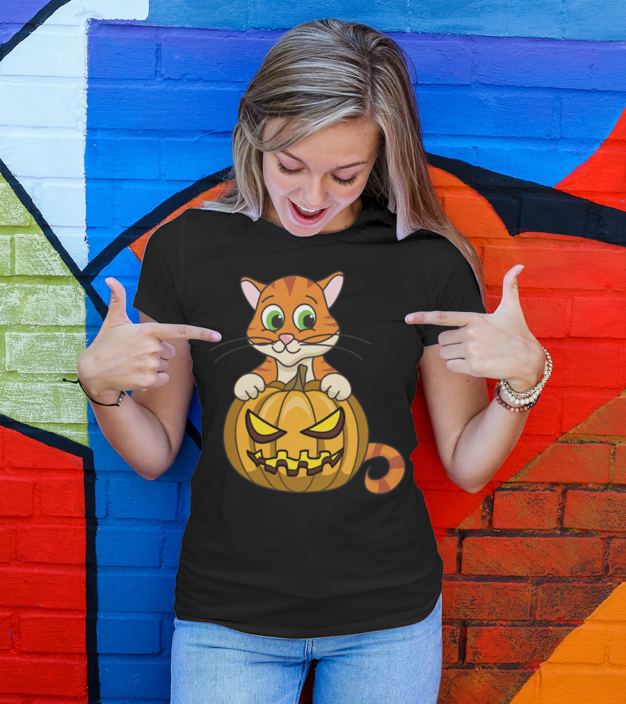 Cat Inside Grinning Pumpkin Halloween Monster Zombie Horror Pumpkin Face T-Shirt