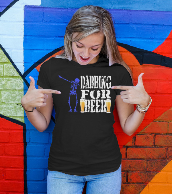 Funny Halloween Blue Skeleton Dabbing For Beer With Beer Glasses T-Shirt