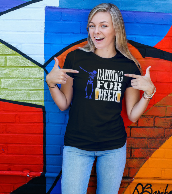 Funny Halloween Blue Skeleton Dabbing For Beer With Beer Glasses T-Shirt